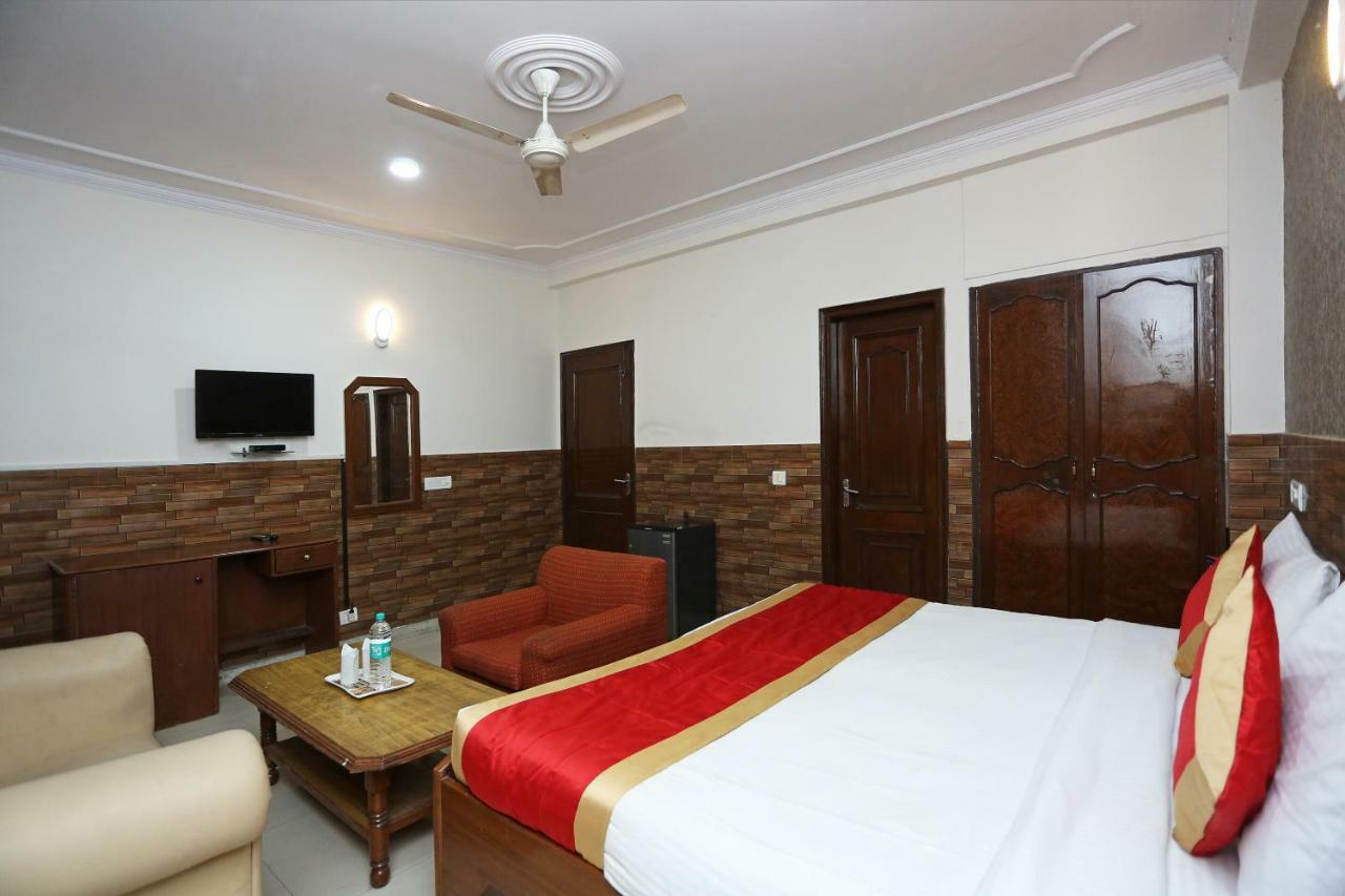 Oyo 472 Hotel Sareen New Delhi Eksteriør billede